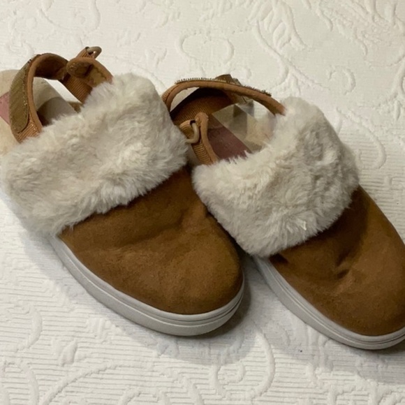 Skechers Street Goldie Cozy Kids shows. Size 2. - Picture 8 of 8